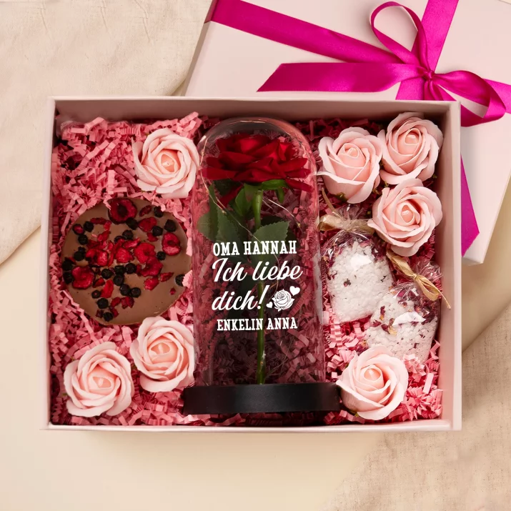 Geschenkset zum Großmuttertag mit Ewiger Rose, Schokolade und Badesalz Geschenkset zum Großmuttertag mit Ewiger Rose, Schokolade und Badesalz