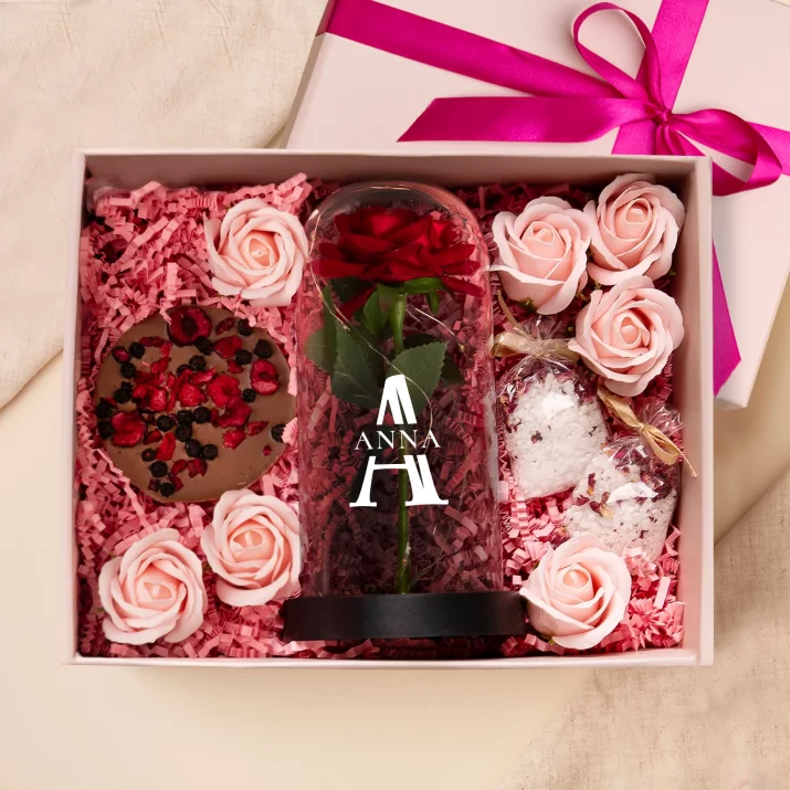 Geschenkset Zum Namenstag mit Ewiger Rose, Schokolade und Badesalz