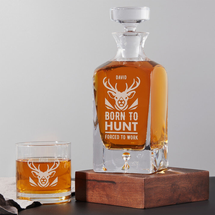 Born to hunt - Whiskykaraffe und Whiskygläser - Set mit Gravur Born to hunt - Whiskykaraffe und Whiskygläser - Set mit Gravur