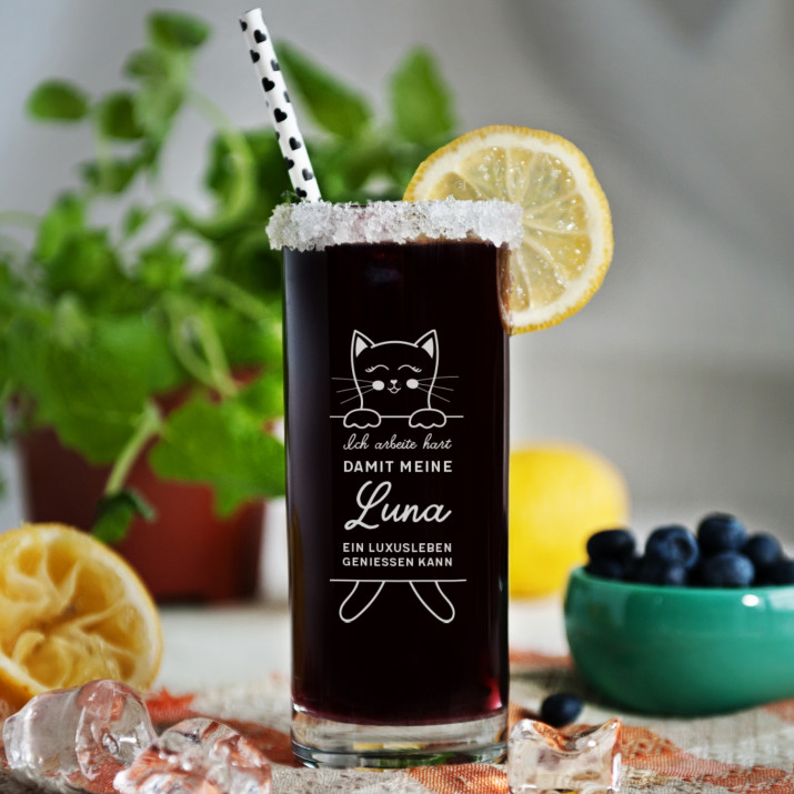 Ich arbeite hart - Longdrinkglas mit Gravur