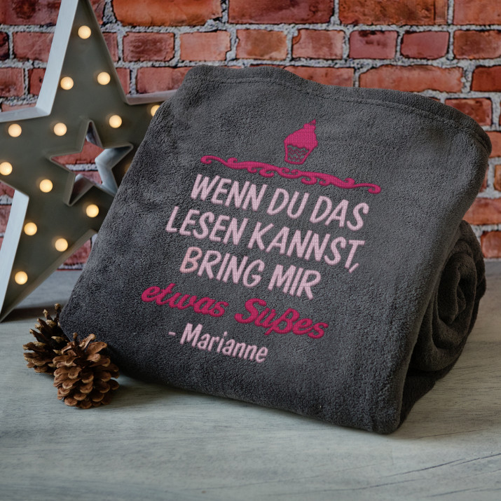 Etwas Süßes - Decke mit Stickerei