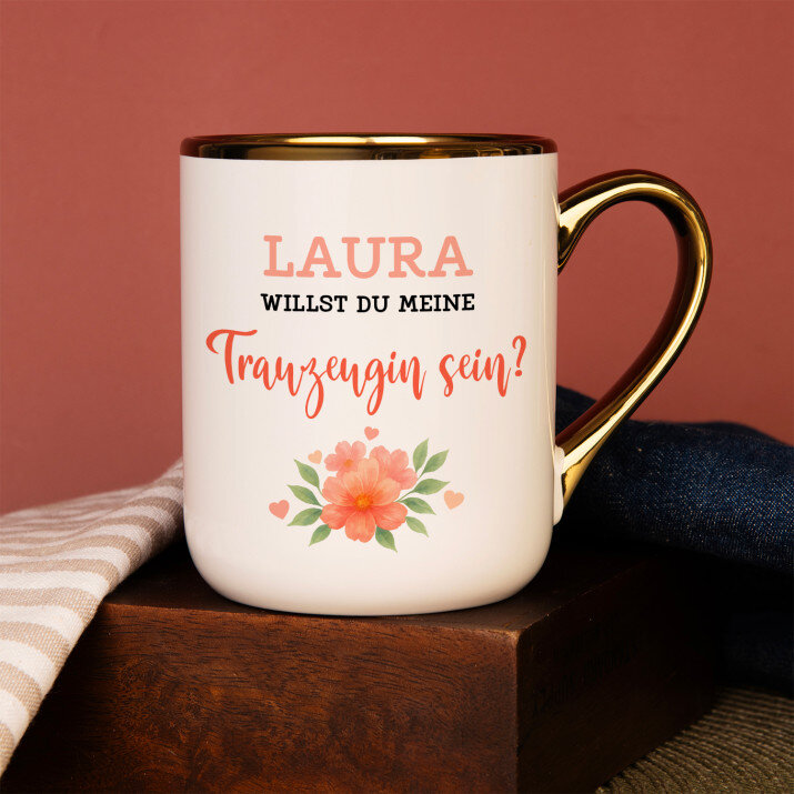 – blumen - Ein Becher mit Goldrand