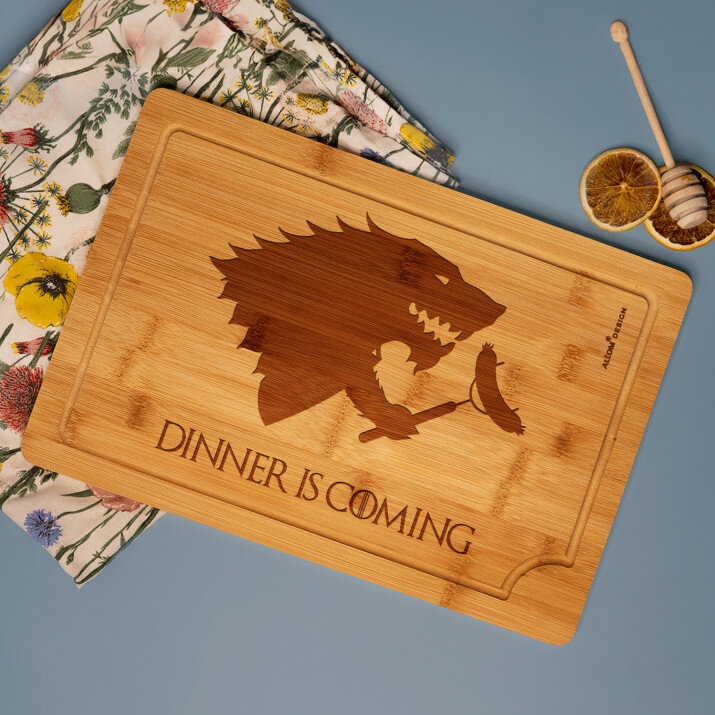 Dinner is Coming - Schneidebrett mit Gravur