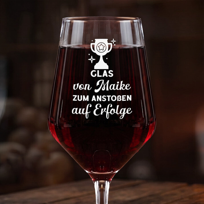 Zum anstoßen auf erfolge - Großes Weinglas