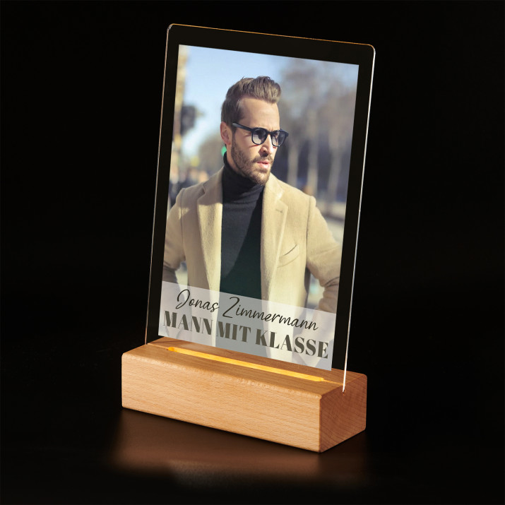 Mann mit Klasse - Druck auf Acrylglas mit LED Beleuchtung