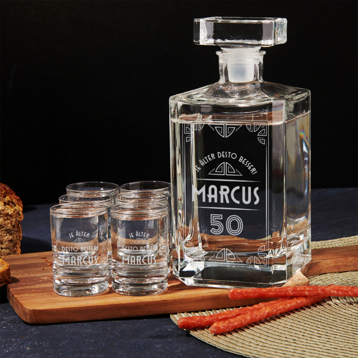Je älter - Karaffe und Schnapsgläser - Set mit Gravur