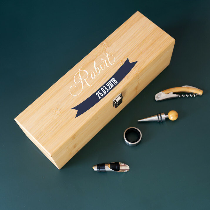 Name + Datum - Weinkiste mit Zubehör