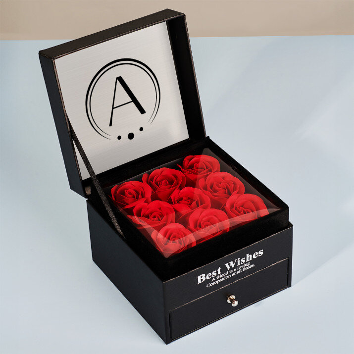 Initiale - Schmuckkästchen mit ewigen Rosen
