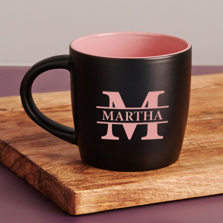 Initiale mit Namen - Schwarzer keramikbecher Initiale mit Namen - Schwarzer keramikbecher