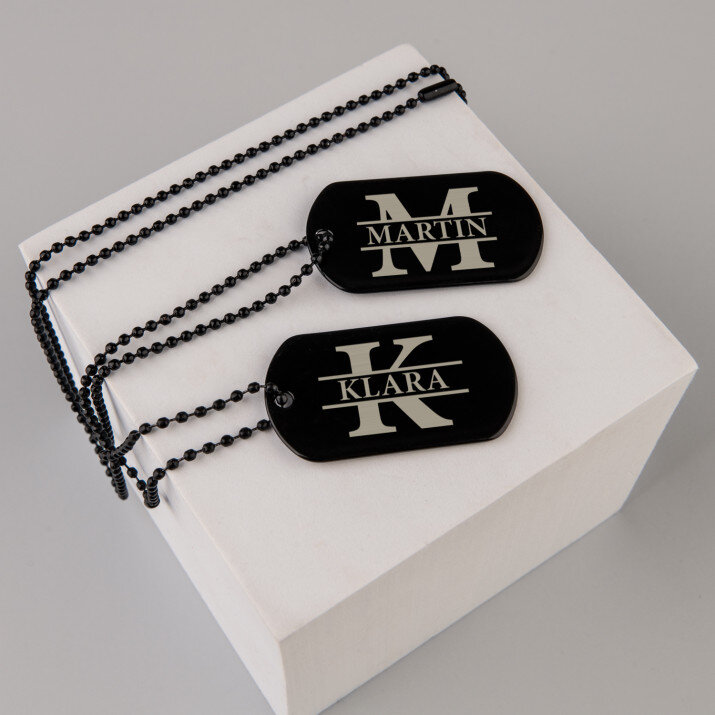 Initial mit dem Namen - Erkennungsmarke