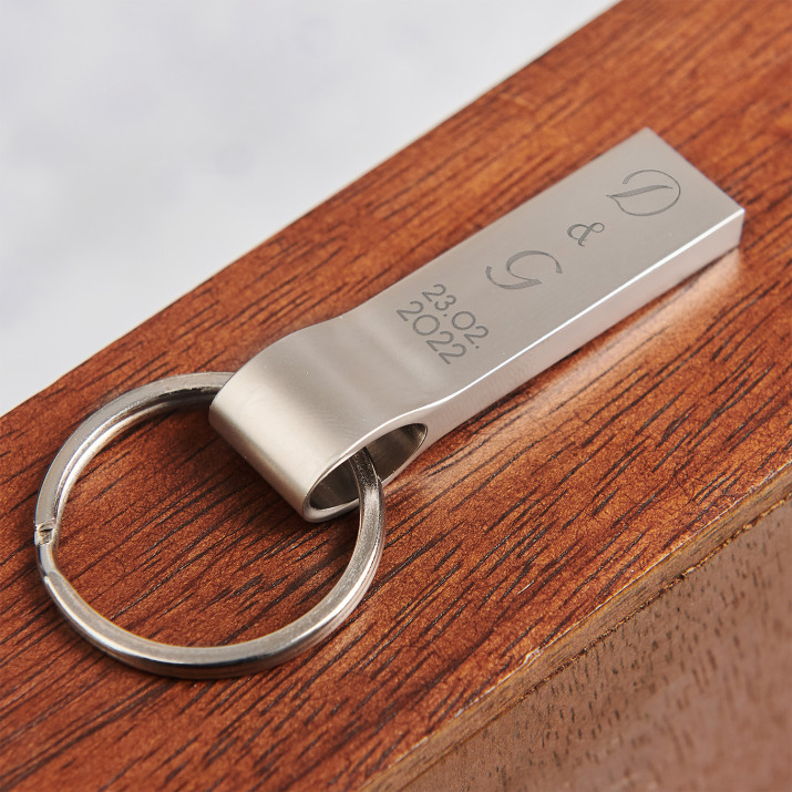 Initialen Datum - USB-Stick Schlüsselanhänger