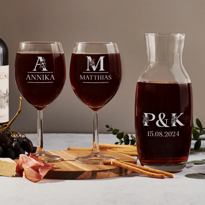  Initialen für Paare Blumen - Set aus gravierter Karaffe und zwei Weingläsern