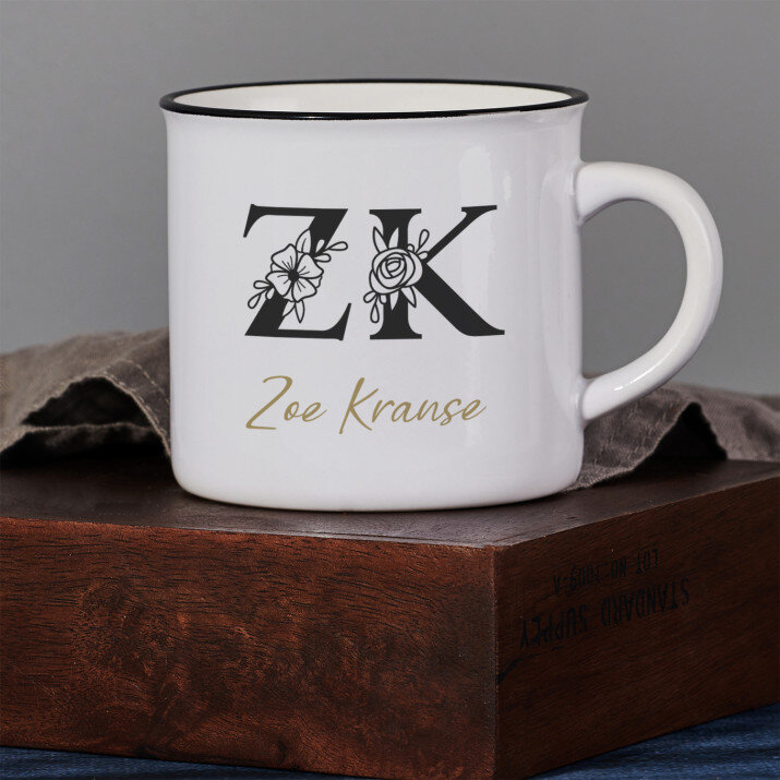 Initialen Vor - und Nachname floral - Keramikbecher mit schwarzem Rand