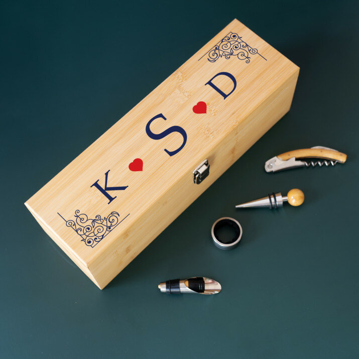 Initialen - Weinkiste mit Zubehör