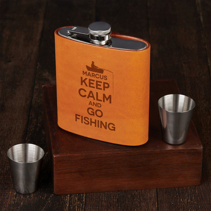 Keep calm and go fishing - Flachmann im Lederetui