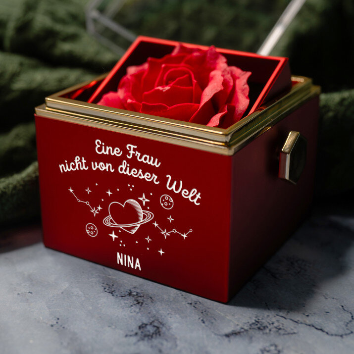 Eine frau nicht von dieser welt - Schmuckkästchen mit einer Rose