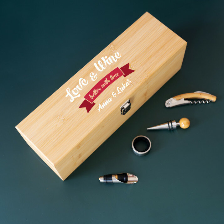 Love & wine - Weinkiste mit Zubehör