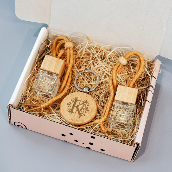 Monogramm - Set mit Autodüften und Schlüsselanhänger