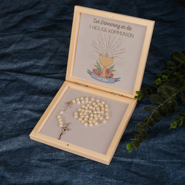 Zur Erinnerung an die 1. Heilige Kommunion - Rosenkranz in Holzkiste