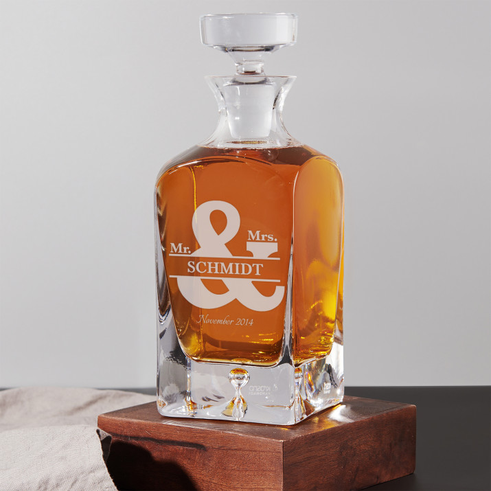 Mr & Mrs Nachname - Whiskykaraffe mit Gravur