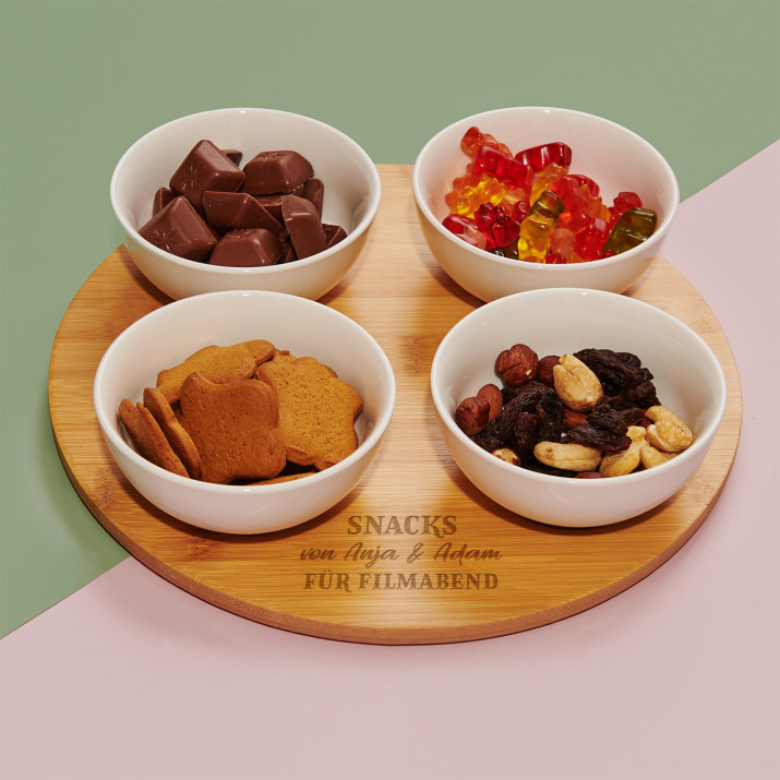 Snacks für Filmabend - Servierschalen mit Buchenholzbrett