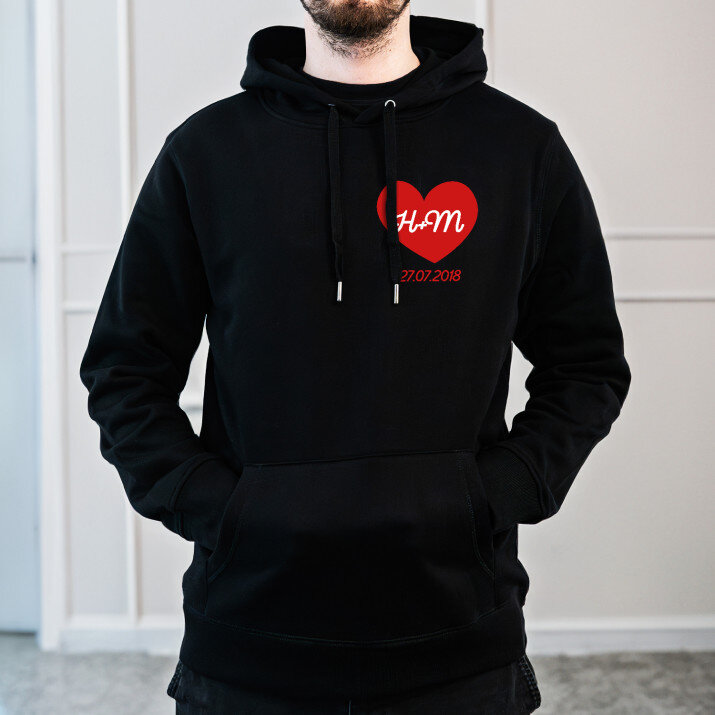 Herz + datum - Schwarzer Kapuzenpullover für Herren
