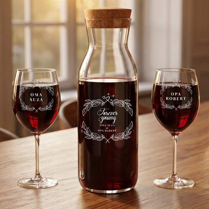 Forever young - Weinkaraffe und zwei Weingläser - Set mit Gravur