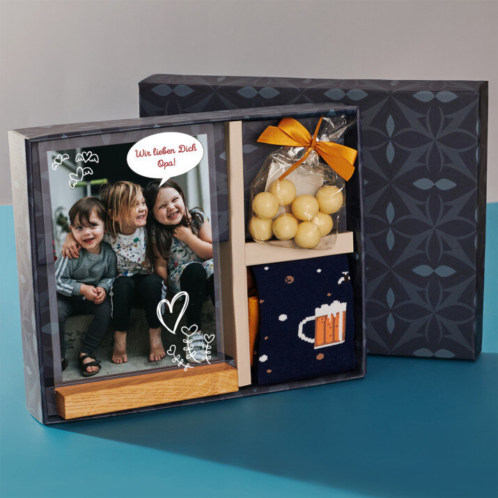 Geschenkset für Ihren Opa mit Druck auf Acrylglas und Haselnüssen in weißer Schokolade