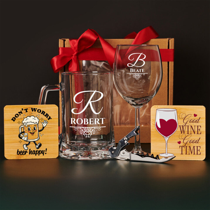 Geschenkset für das Brautpaa mit Weinglas und Bierkrug