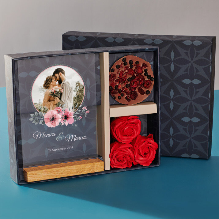 Geschenkset für Brautpaare mit Druck auf Acrylglas und Schokolade
