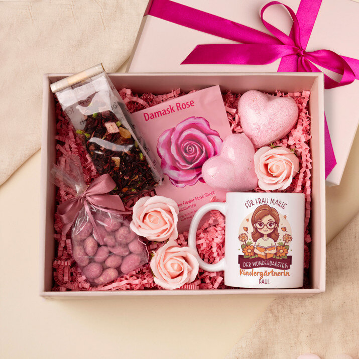 Tasse und Rosen-Spa-Set für eine Kindergärtnerin 2 Tasse und Rosen-Spa-Set für eine Kindergärtnerin 2