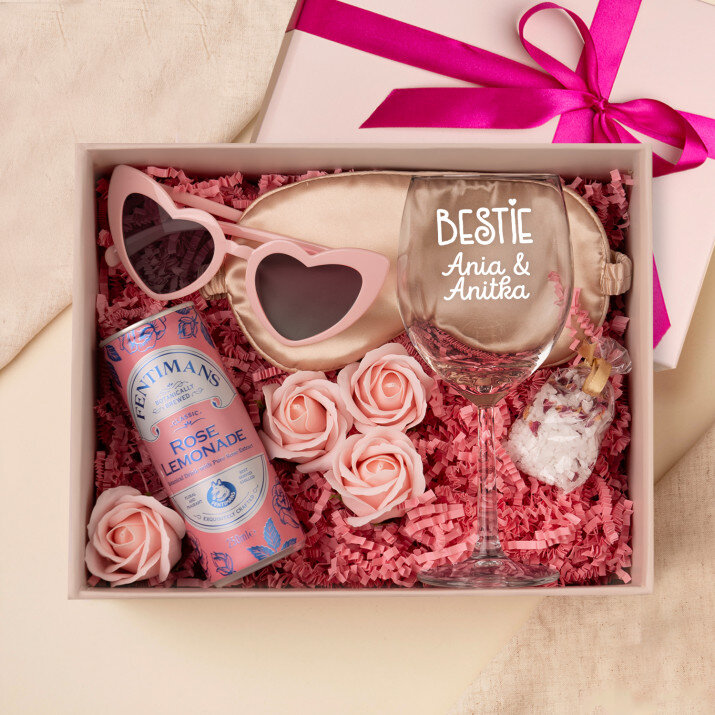 Set mit einem Glas und einer Augenbinde Für eine Freundin 2