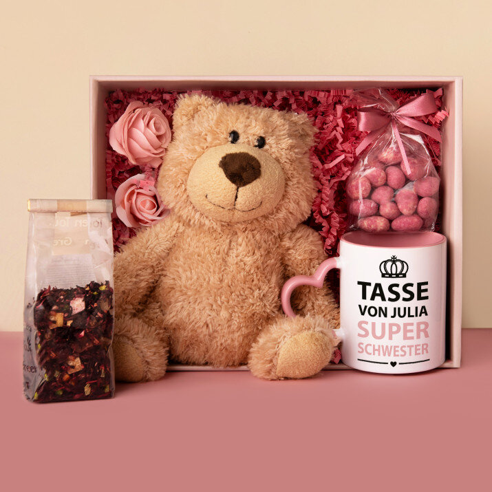 Set mit Tasse, Teddybär und Süßigkeiten für die Schwester 2