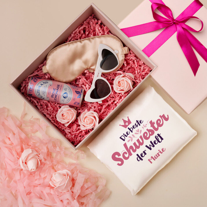 Geschenkset für meine Schwester mit Satinbademantel und Brille