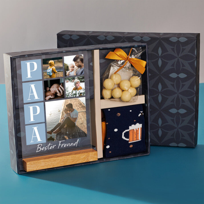 Geschenkset für Ihren Papa mit Druck auf Acrylglas und Haselnüssen in weißer Schokolade