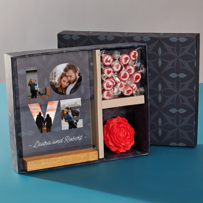 Geschenkset für Verliebte mit Druck auf Acrylglas und Bonbons