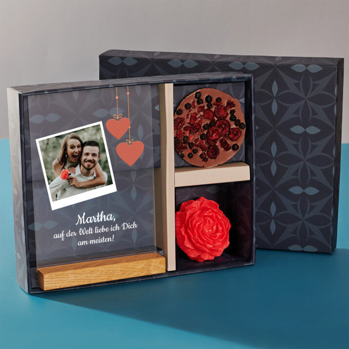 Geschenkset für Verliebte mit Druck auf Acrylglas und Schokolade
