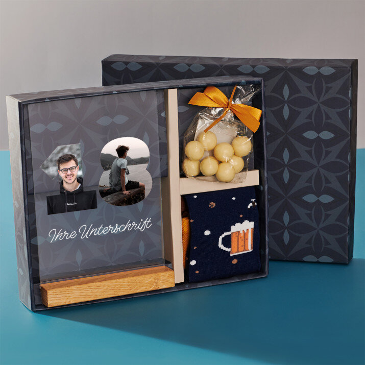 Geschenkset zum 18. Geburtstag mit Druck auf Acrylglas und Haselnüssen in weißer Schokolade