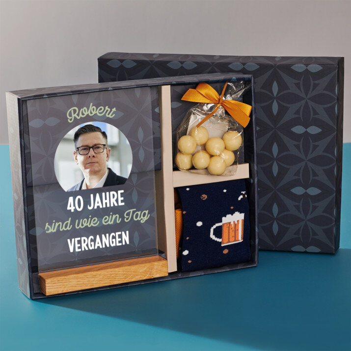 Geschenkset zum 40. Geburtstag mit Druck auf Acrylglas und Haselnüssen in weißer Schokolade