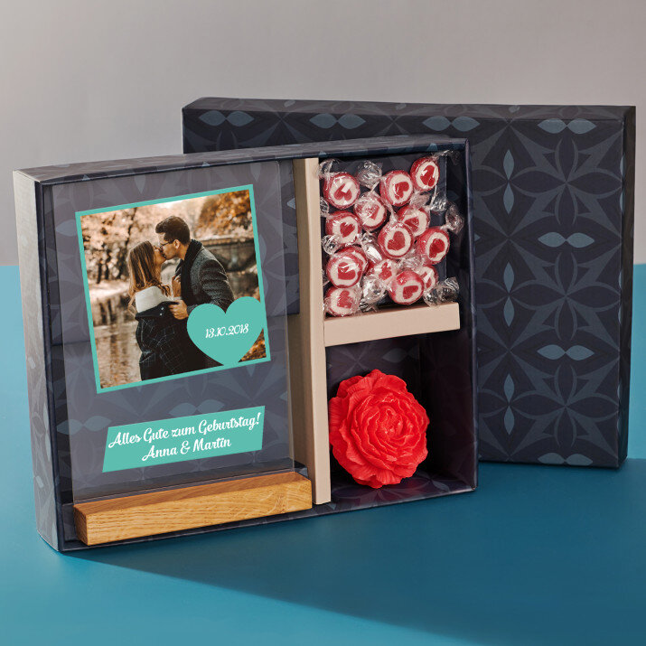Geschenkset zur Hochzeit mit Druck auf Acrylglas und Bonbons