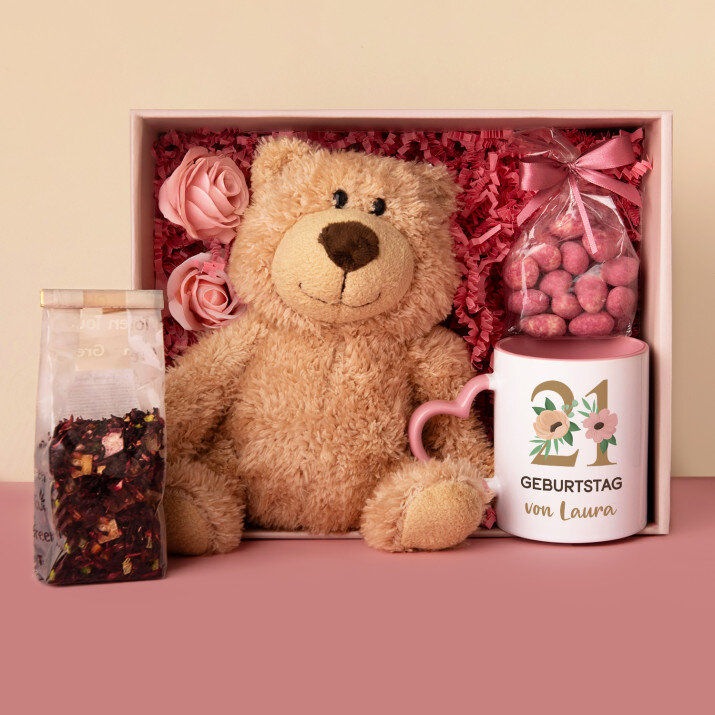 Set mit Tasse, Teddybär und Süßigkeiten Zum Geburtstag