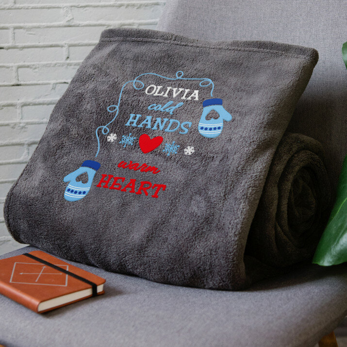 Cold hands, warm heart - Decke mit Stickerei