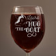 Hug the goat - Weinglas mit Gravur