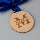 Initiale mit namen - Holzmedaille