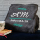 Initialen name - Decke mit Stickerei