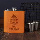 Keep calm and go fishing - Flachmann im Lederetui