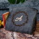 Monogramm - Decke mit Stickerei