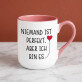 Niemand ist perfekt - Ein Becher mit farbigem rand