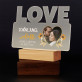 Schone junge verliebte - Druck auf Acrylglas mit LED Beleuchtung - Wort LOVE