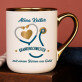 Eine krankenschwester mit einem herzen aus gold - Ein Becher mit Goldrand